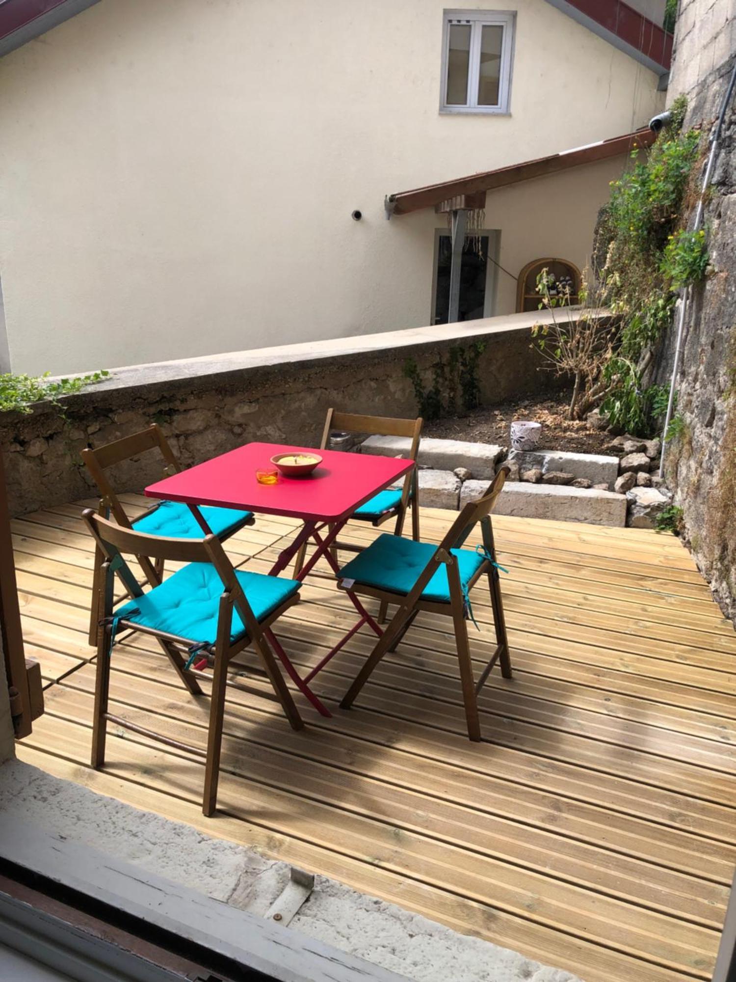 Апартаменты T2 Avec Terrasse Calme Et Ensoleillee Сен-Клод Экстерьер фото